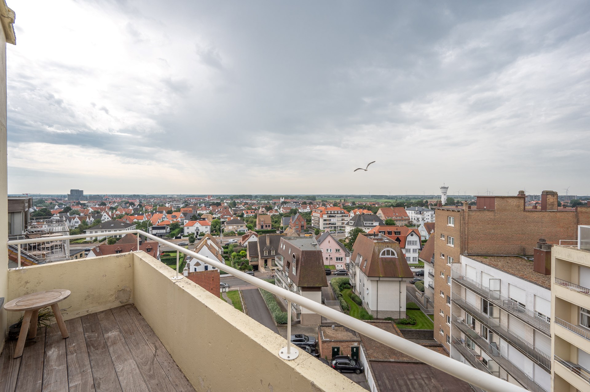 Luxe hoekappartement met panoramisch zeezicht en royale terrassen 