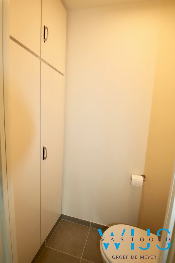 Gerenoveerd 2 slaapkamerappartement met garage te Evergem! 