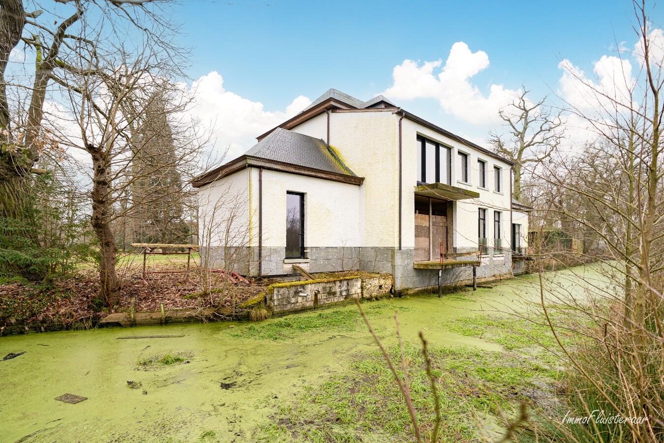 Uniek casco landhuis op een idyllische  locatie op ca. 8,26 ha te Diest 