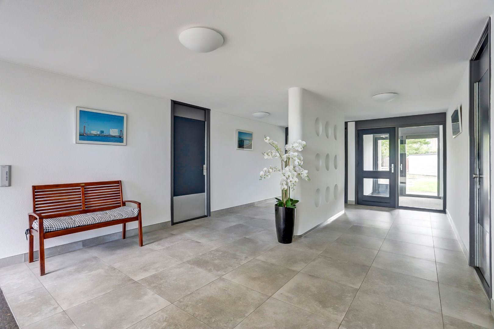 Op een fantastische locatie gelegen 3-kamer woning op de 1e etage met uitzicht op &quot;de Vijver&quot; van Prinsenland. 