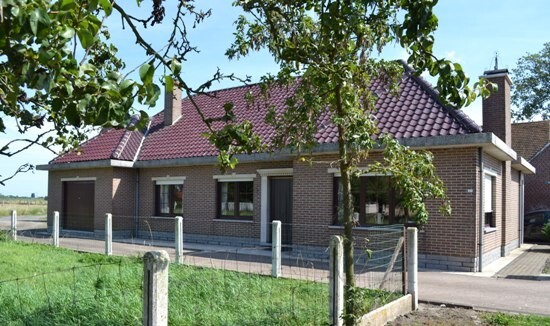 Vierkantshoeve met prachtige schuur en stallingen op ca. 6.000M&#178; te Londerzeel 