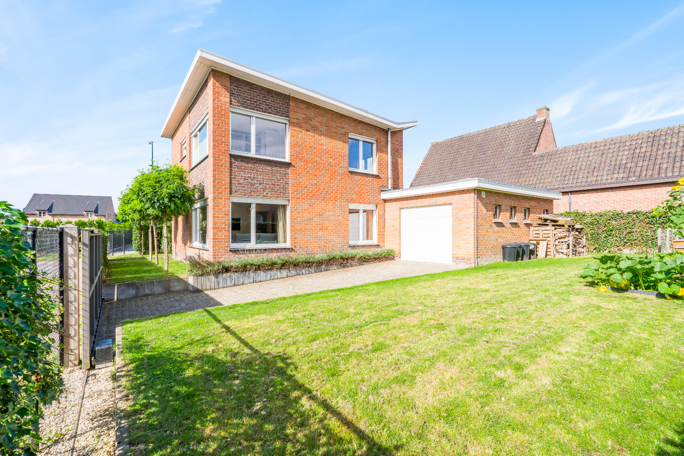 Volledig gerenoveerde woning nabij centrum Zomergem! 