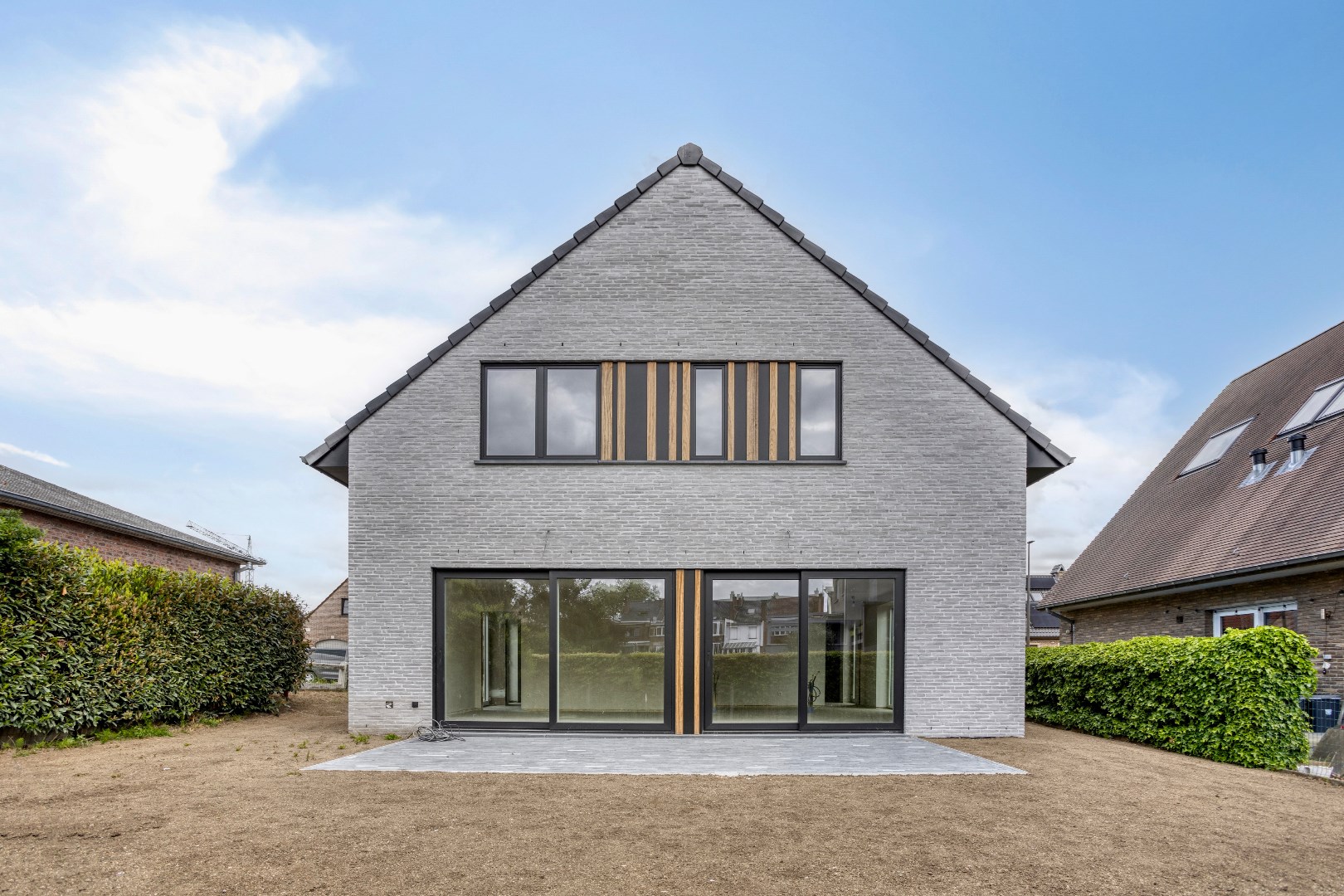 Nieuwbouwwoning met 3 slaapkamers nabij het centrum van Halle. 