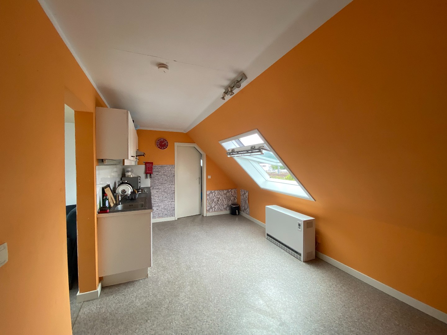 Zeer centraal gelegen dakappartement met 1 slpk in hartje Waregem! 