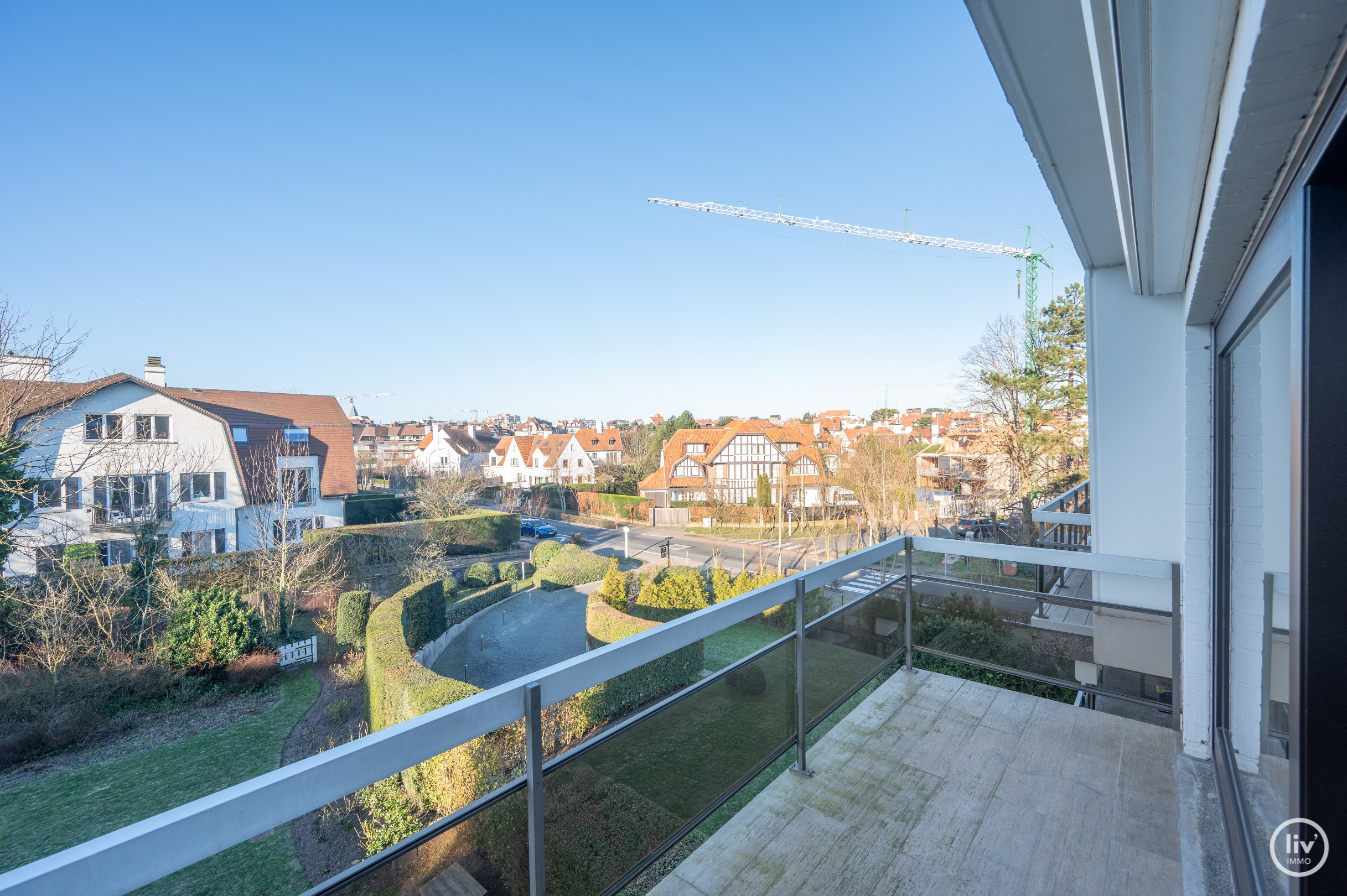 Prachtig appartement, gerenoveerd (2022) op een toplocatie op enkele minuten van het Albertplein en het strand. 