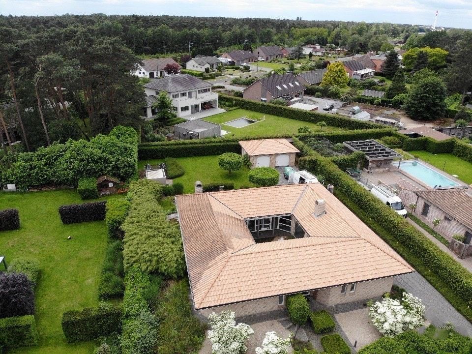 Instapklare zuiderse villa met 5 slpk. op 15a in rustige, groene omgeving te Balen 