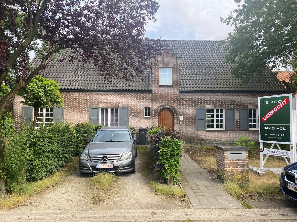 Villa met 3 slaapkamers op een mooi perceel van 1.606 m&#178;  te Zoersel 