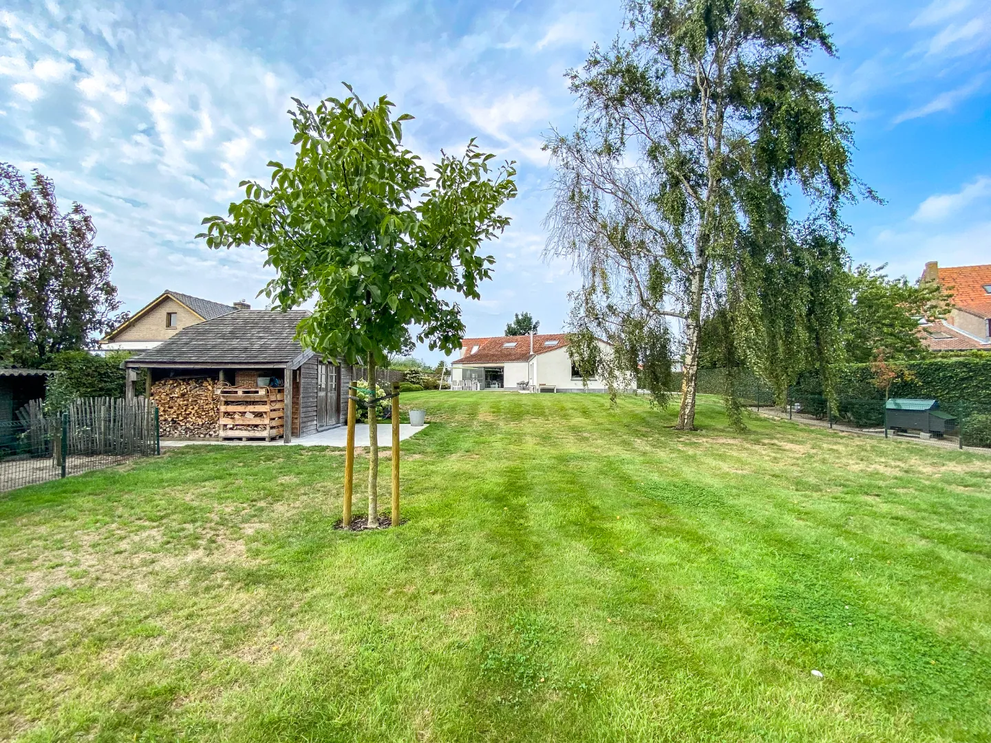  Instapklare charmevolle villa op 1105m² te Oostduinkerke, grondig gerenoveerd in 2015. 