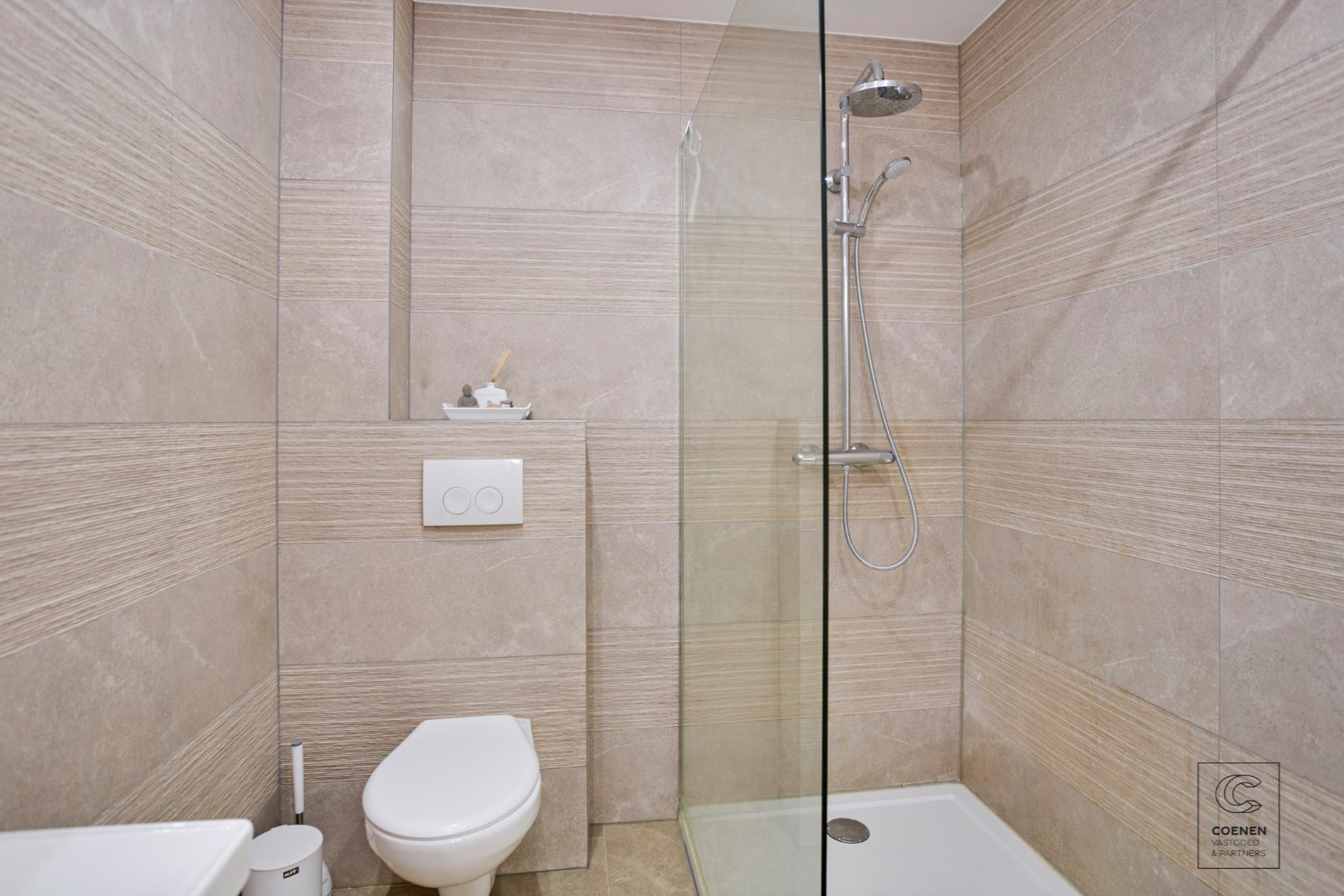 Prachtig gerenoveerd (gemeubeld!) appartement met 2 slpk&#39;s en een bew. opp. van ca. 70 m&#178; 