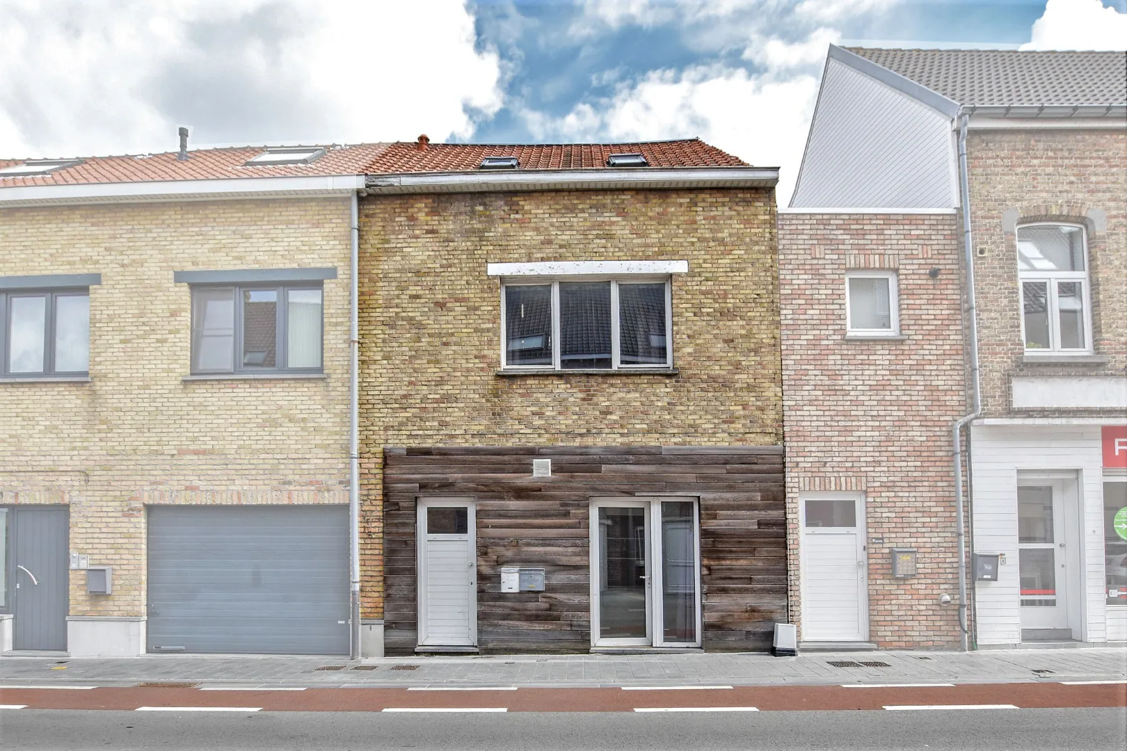 Woning met duplexappartement en handelsruimte/studio op het gelijkvloers te Nieuwpoort-stad.