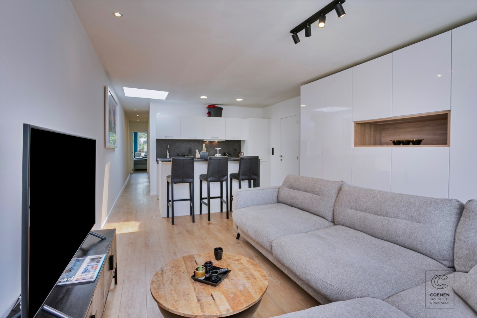Prachtig gerenoveerd (gemeubeld!) appartement met 2 slpk&#39;s en een bew. opp. van ca. 70 m&#178; 