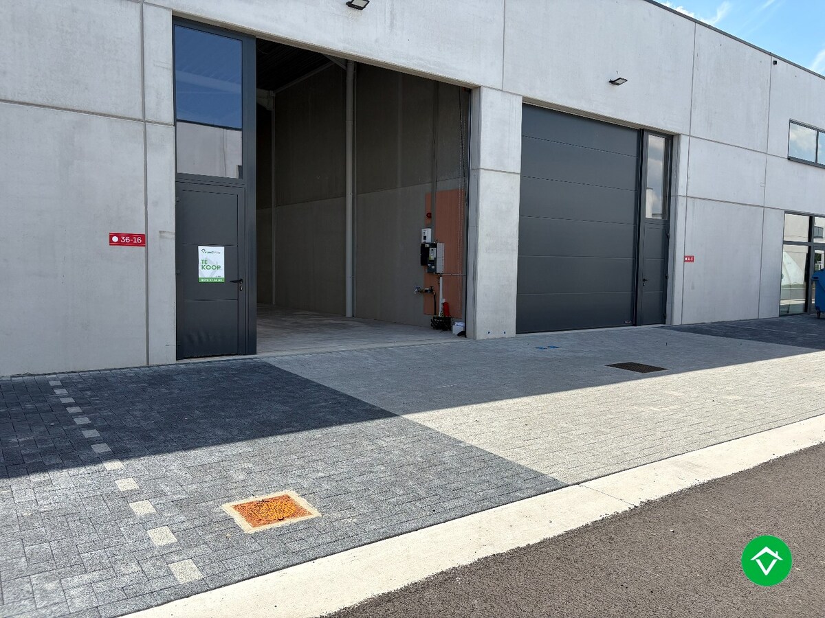 Loods te koop – 145 m&#178; met 2 parkeerplaatsen inbegrepen op de industriezone te Ichtegem 