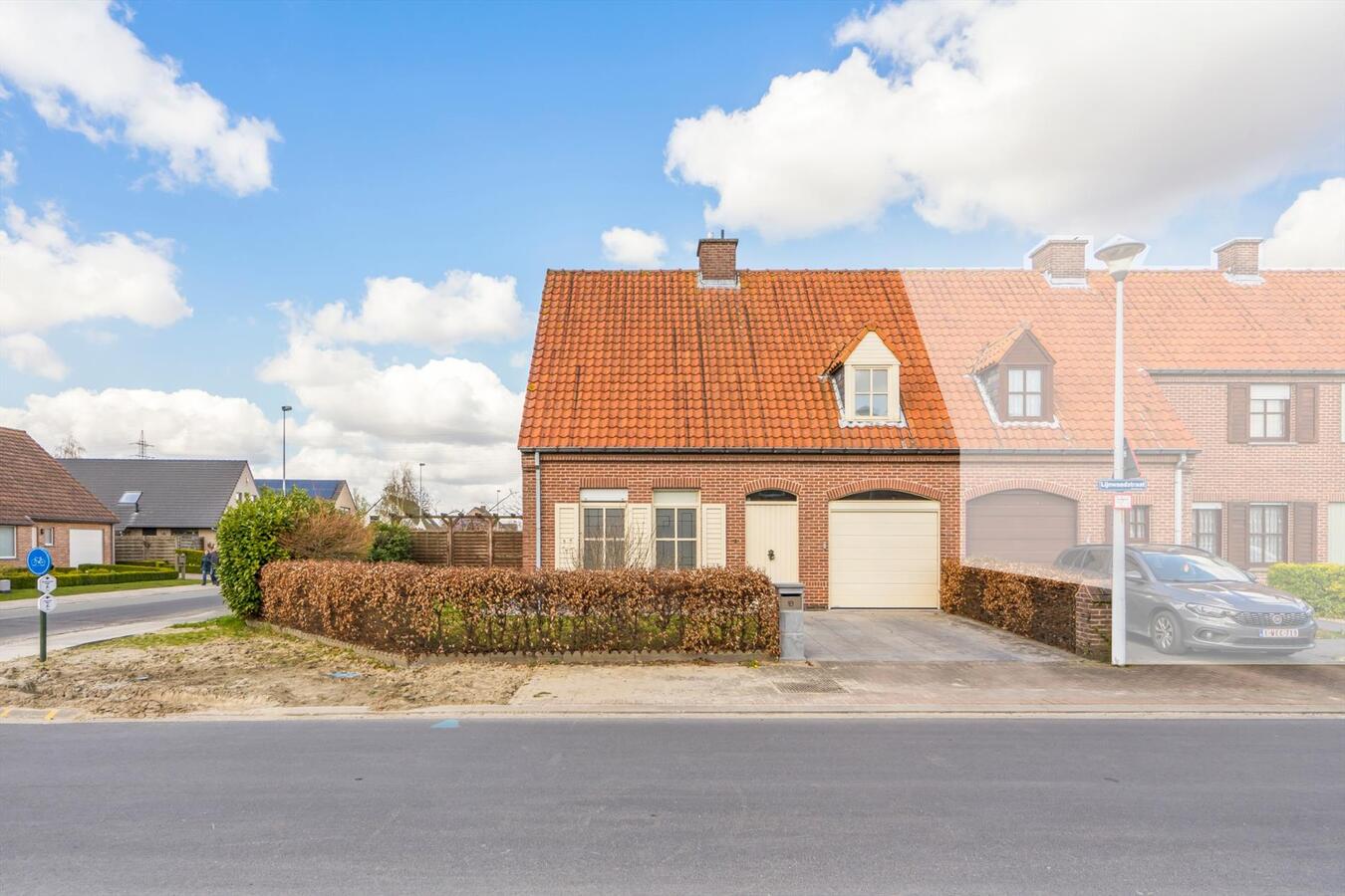 Woning met 3 slaapkamers en 2 garages te Roeselare 