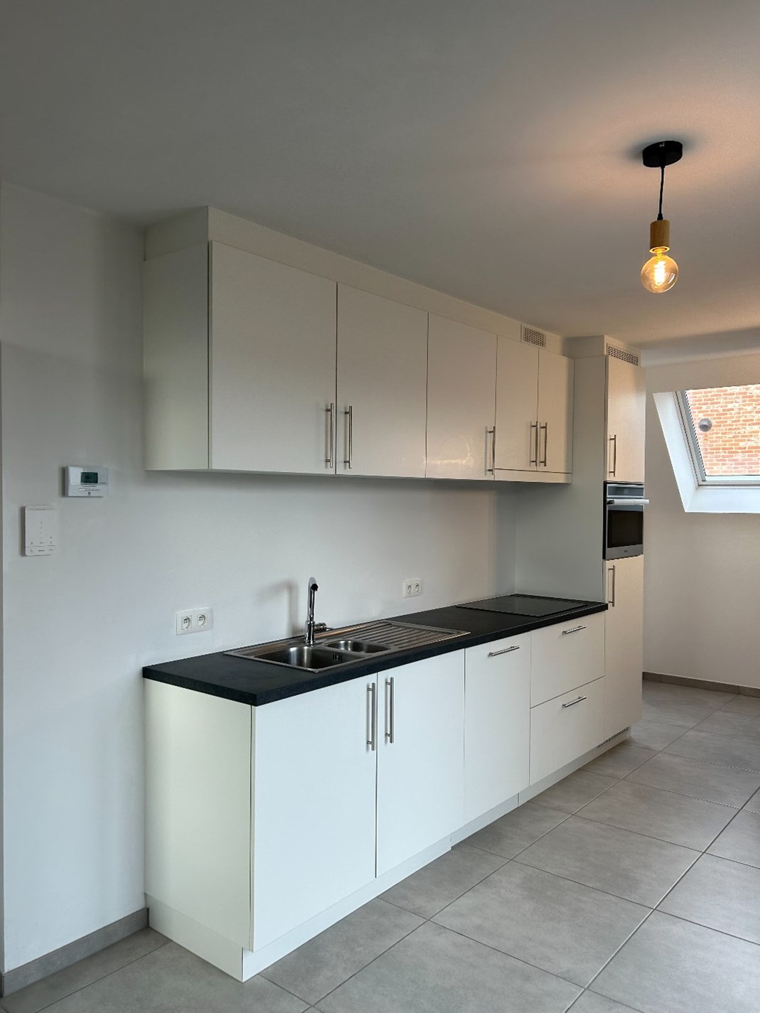 Recent, instapklaar appartement (75 m&#178;) met 2 slaapkamers in vrijstaande, kleinschalige residentie + autostaanplaats 