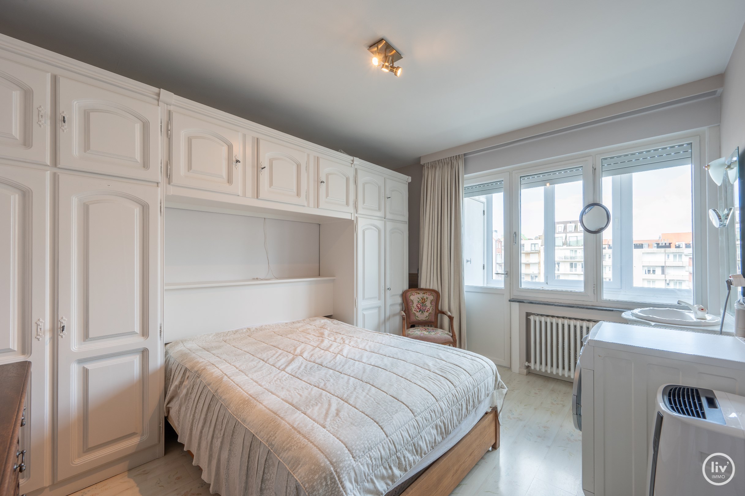 Bel appartement de 3 chambres avec une belle terrasse ensoleill&#233;e, id&#233;alement situ&#233; dans la rue Blancgarin, &#224; proximit&#233; de la digue &#224; Knokke. 