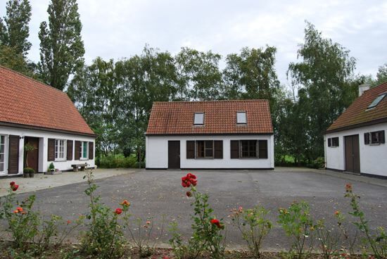 Woning met 2 bijgebouwen op 6.300m&#178; 