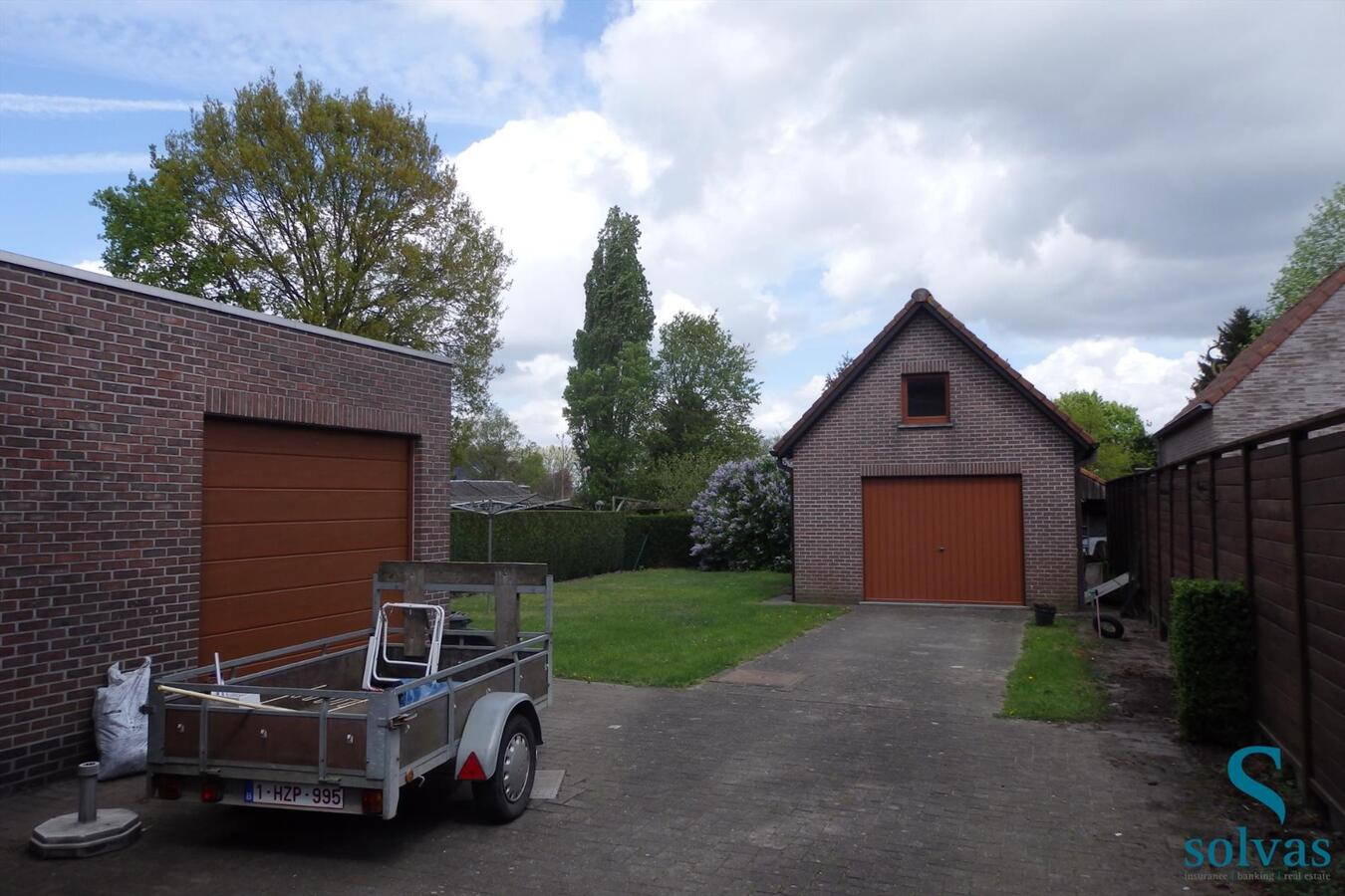 Ruime halfopenbebouwing met 4 slaapkamers en tuin 