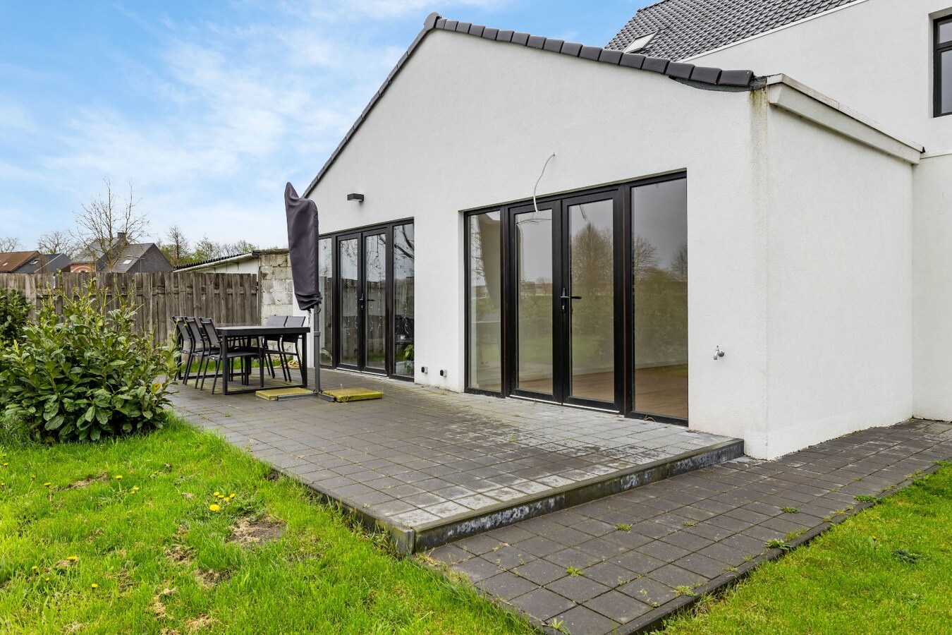 Luxueus gerenoveerde (2025) woning bijgebouw &amp; ruime tuin in Zwijndrecht 