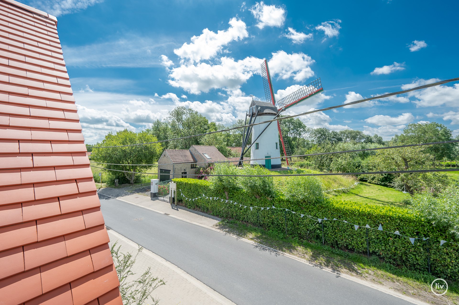 Uitzonderlijke en exclusieve nieuwbouwwoning gelegen op een idyllische ligging met een ongeziene afwerkingsgraad. 