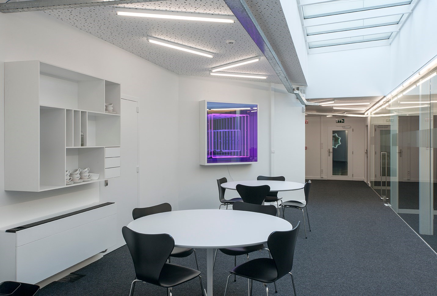 Instapklare kantoorruimte  (32 m&#178;) met parking en alle faciliteiten inclusief, Torhout. 