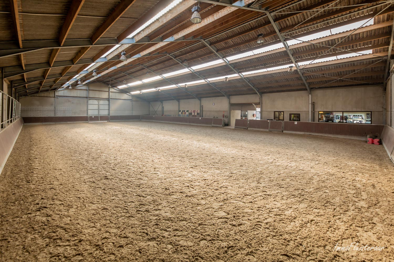Equestrian facility on approx. 2,9 ha/7,17 acres in Wuustwezel 