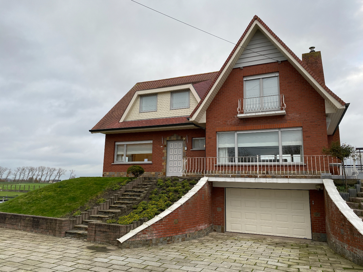 Alleenstaande woning met 4 slaapkamers te Leke 