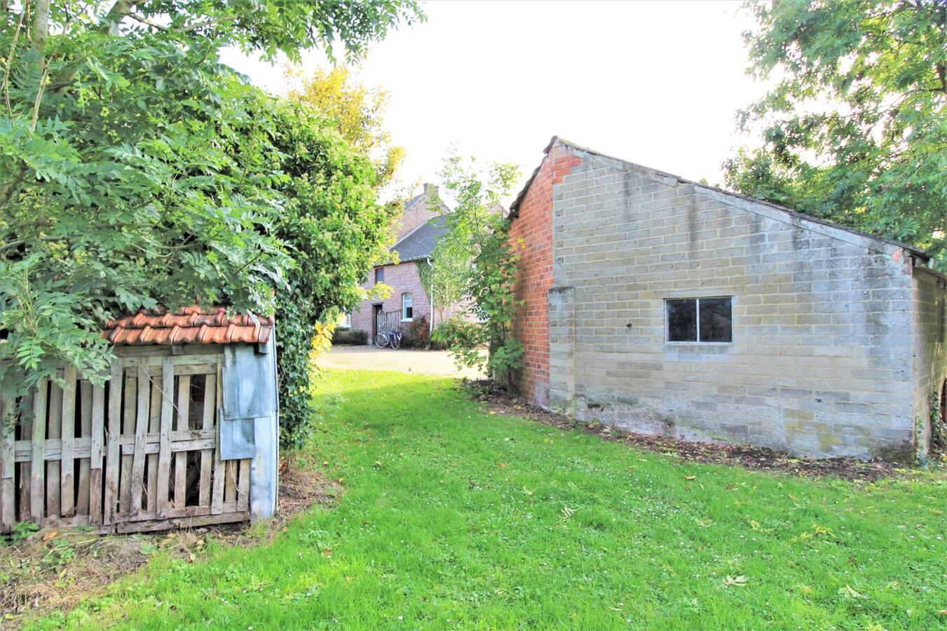 OPTIE - Te renoveren woning met verscheidene stalgebouwen , een loods, aanhorigheden en weilanden op ca. 2.6ha te Diest (Vlaams-Brabant) 