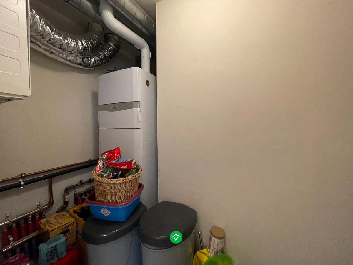 Ruim, lichtrijk appartement met 2 slaapkamers en autostandplaats te Roeselare 