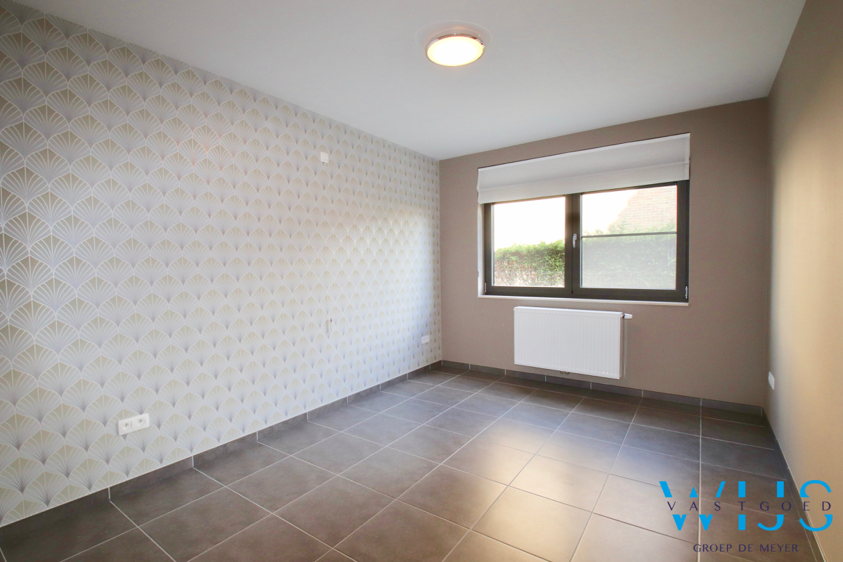 Recent gelijkvloers appartement in het centrum van Oosteeklo ! 