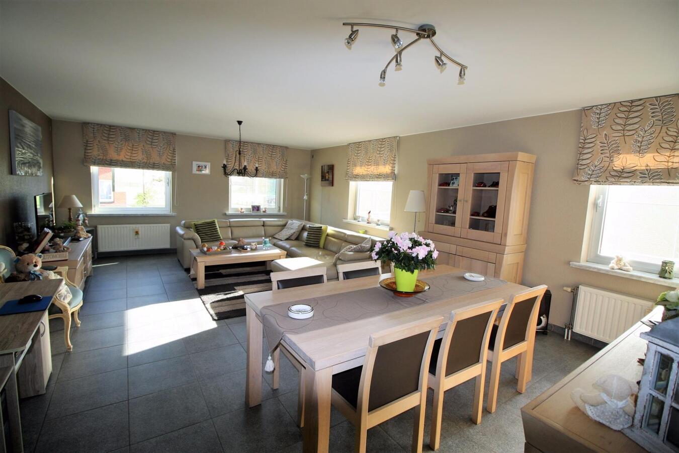 Ruim en lichtrijk appartement met groot terras te Koekelare 