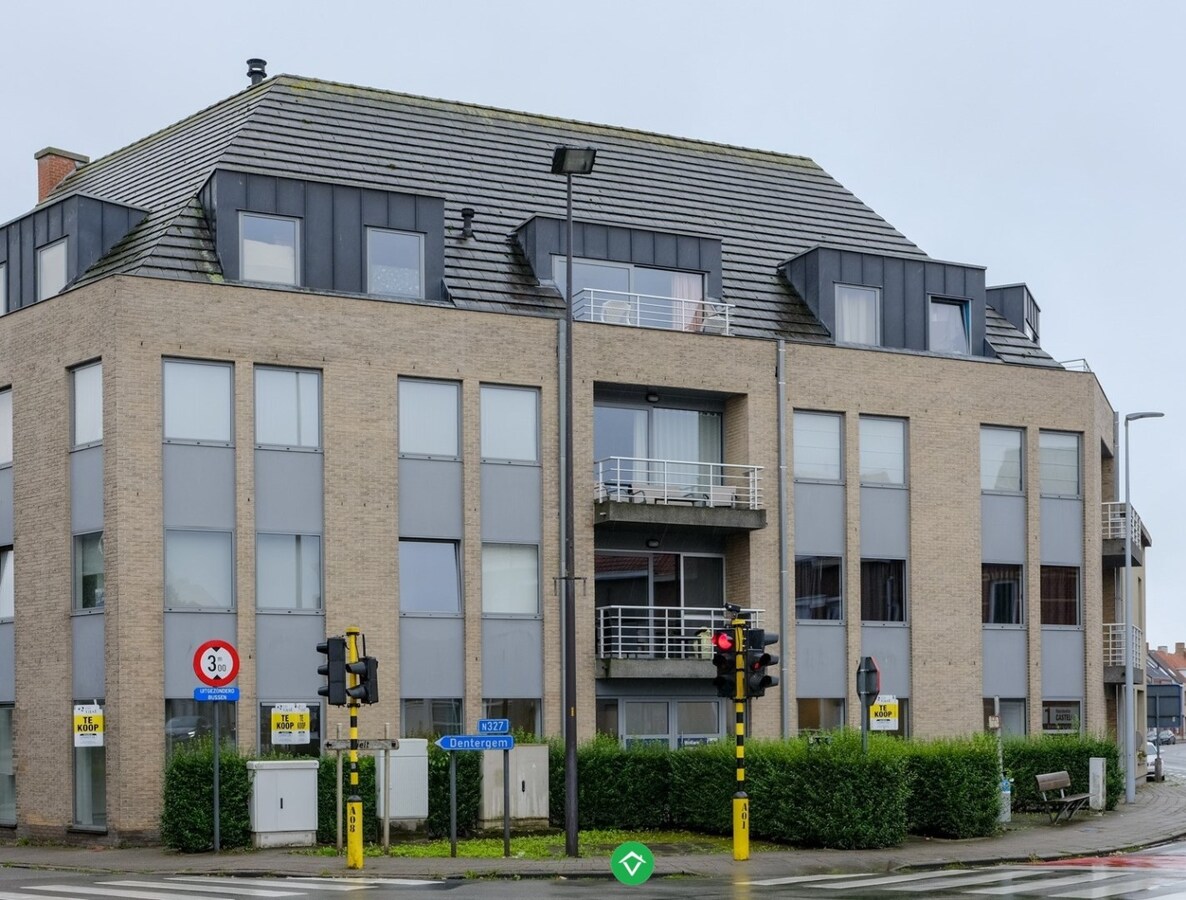 Nabij station gelegen kantoor, met goede visibiliteit op belangrijk kruispunt 