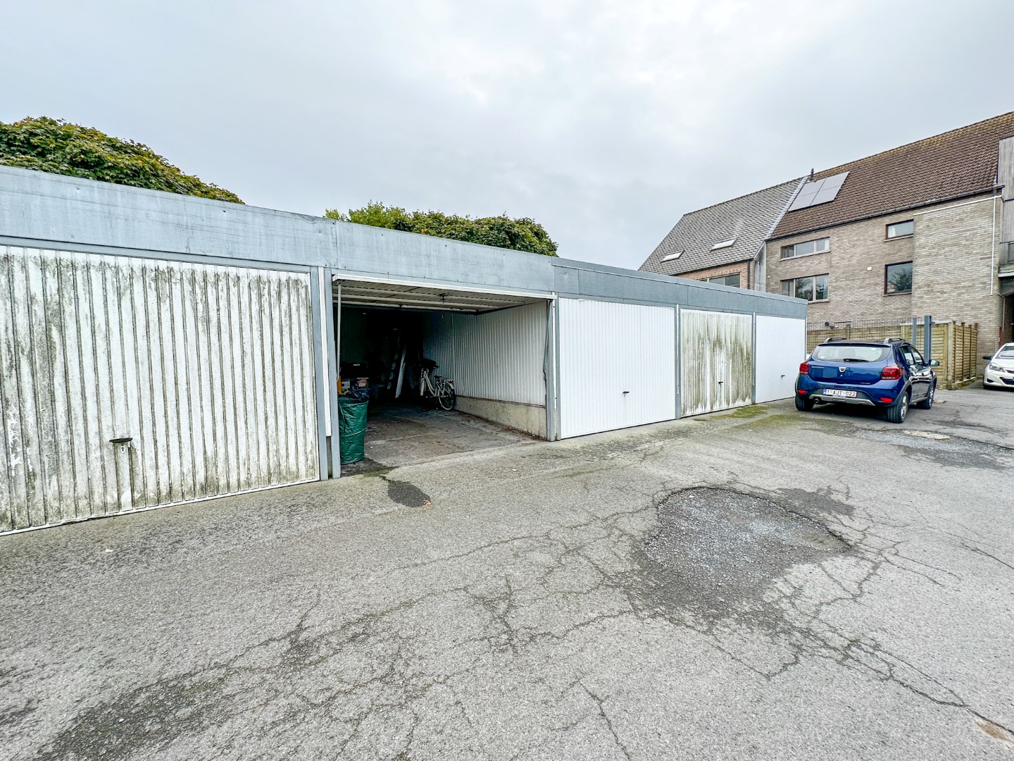 Privatieve achtergelegen garagebox