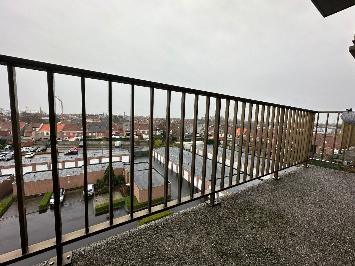 Instapklaar appartement met 2 slaapkamers en 2 terrassen te Roeselare 