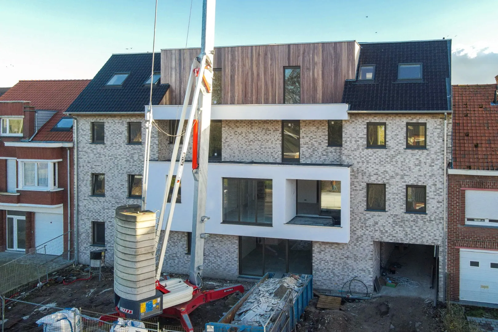 Nieuwbouwapp op tweede verdiep met 3 slaapkamers, 2 terrassen en staanplaats nabij centrum Gistel.