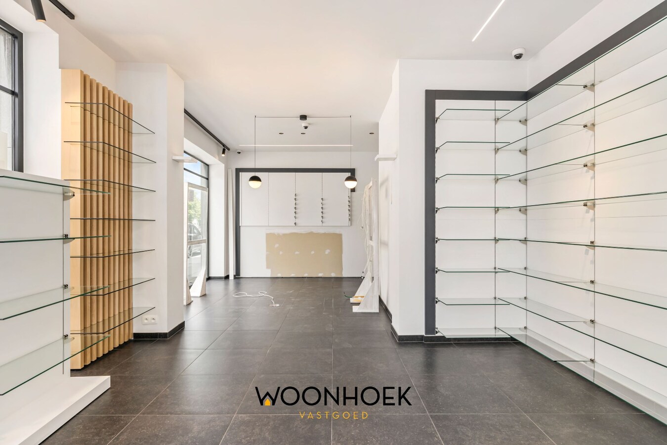 Centraal gelegen woning met handelsruimte te Lokeren 