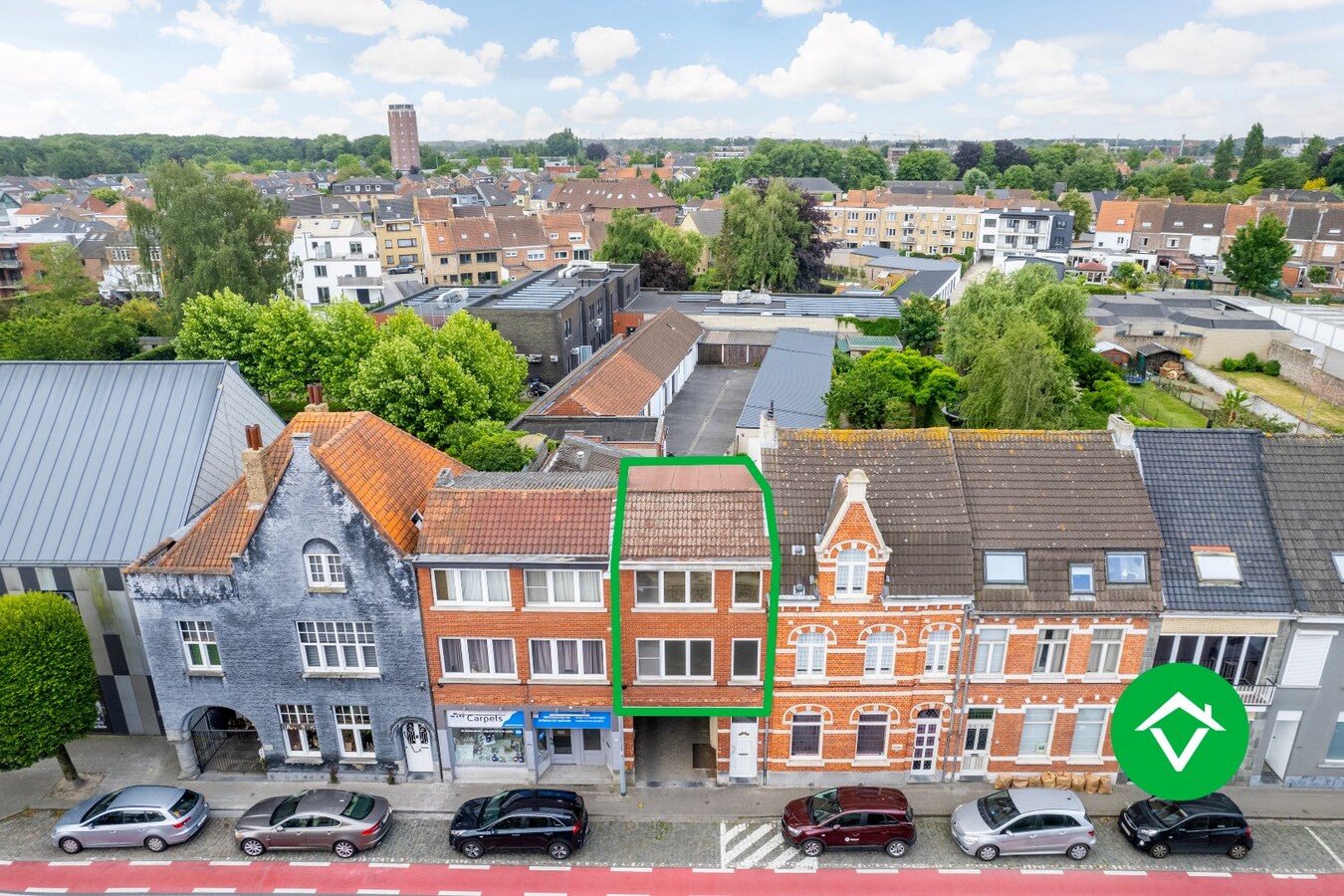 Charmante gezinswoning met twee slaapkamers en afgesloten garagebox te Sint-Kruis (Brugge) 