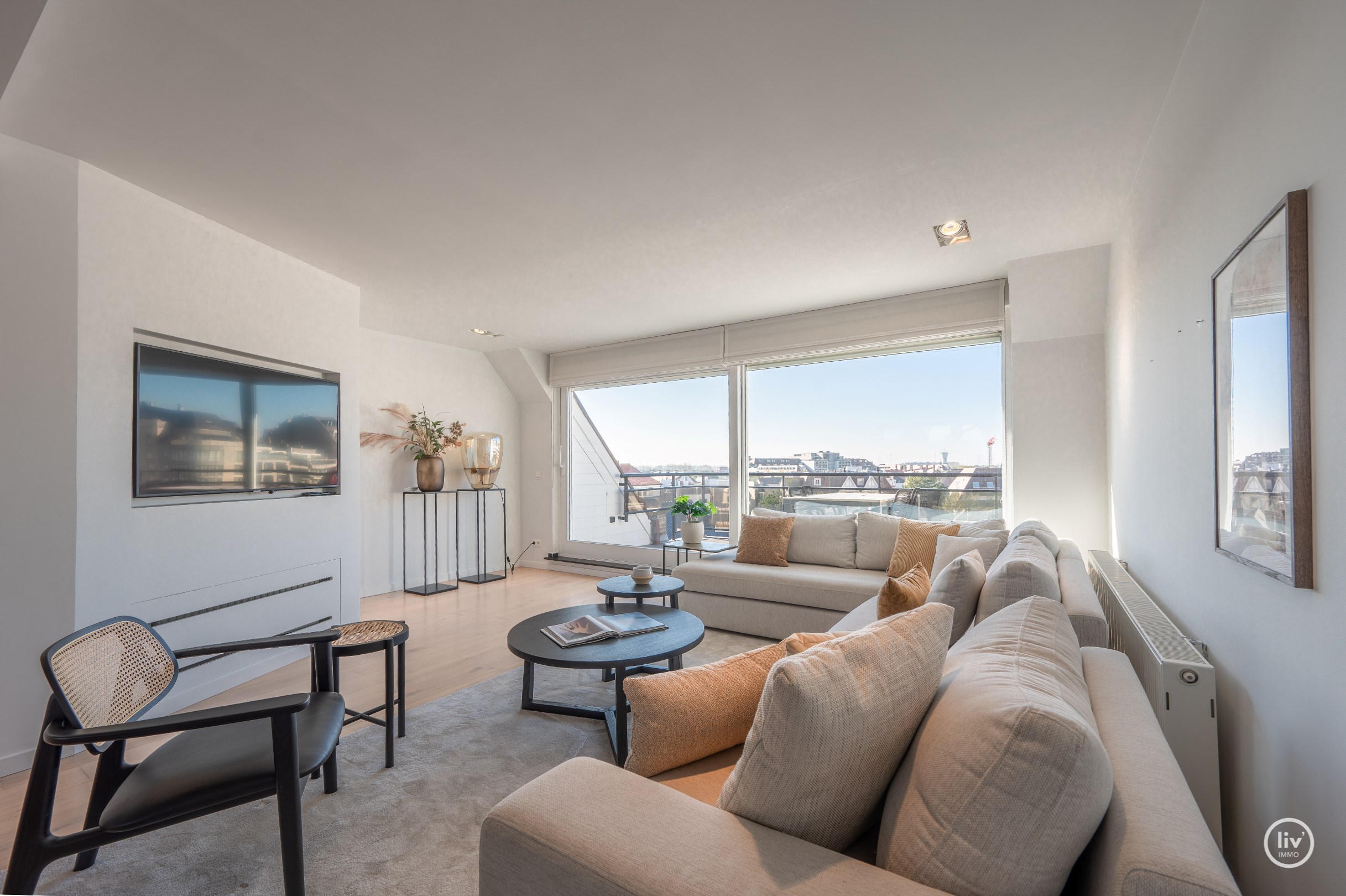 Magnifique appartement en duplex r&#233;nov&#233; avec de magnifiques vues d&#233;gag&#233;es et des terrasses &#224; proximit&#233; de la place Rubens et de la digue &#224; Knokke. 