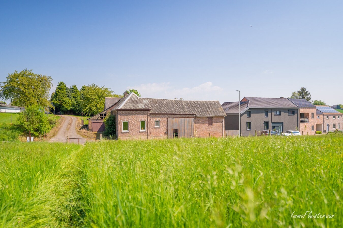 To be renovated square farm on approximately 60 acres in Borlo (Gingelom) 