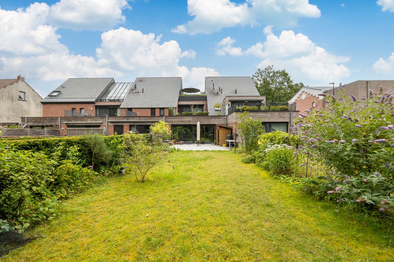 Gelijkvloers appartement met 2 slaapkamers en tuin op toplocatie 