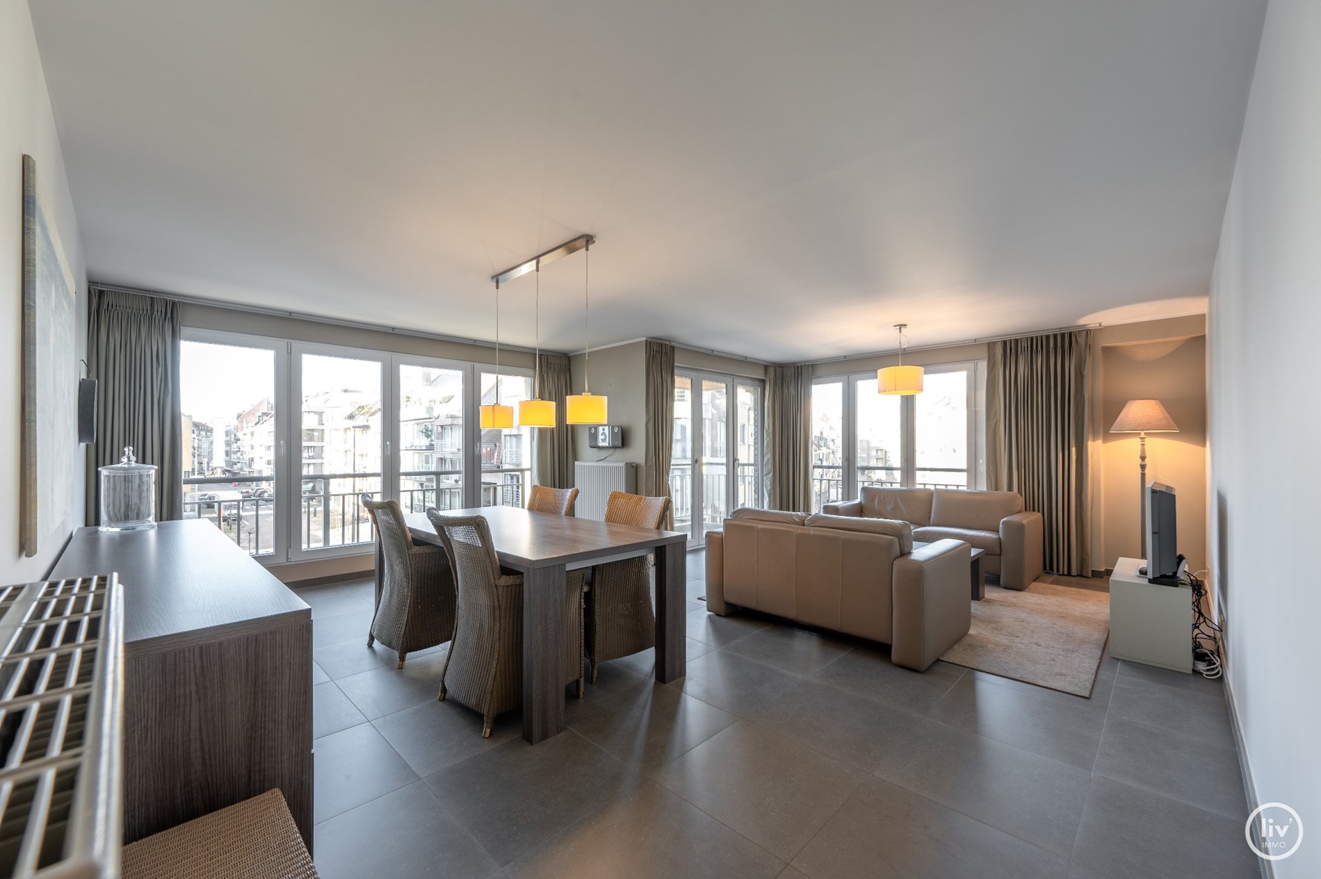 Superbe appartement d&#39;angle avec 2 belles chambres situ&#233; sur la Zoutelaan &#224; Knokke. 