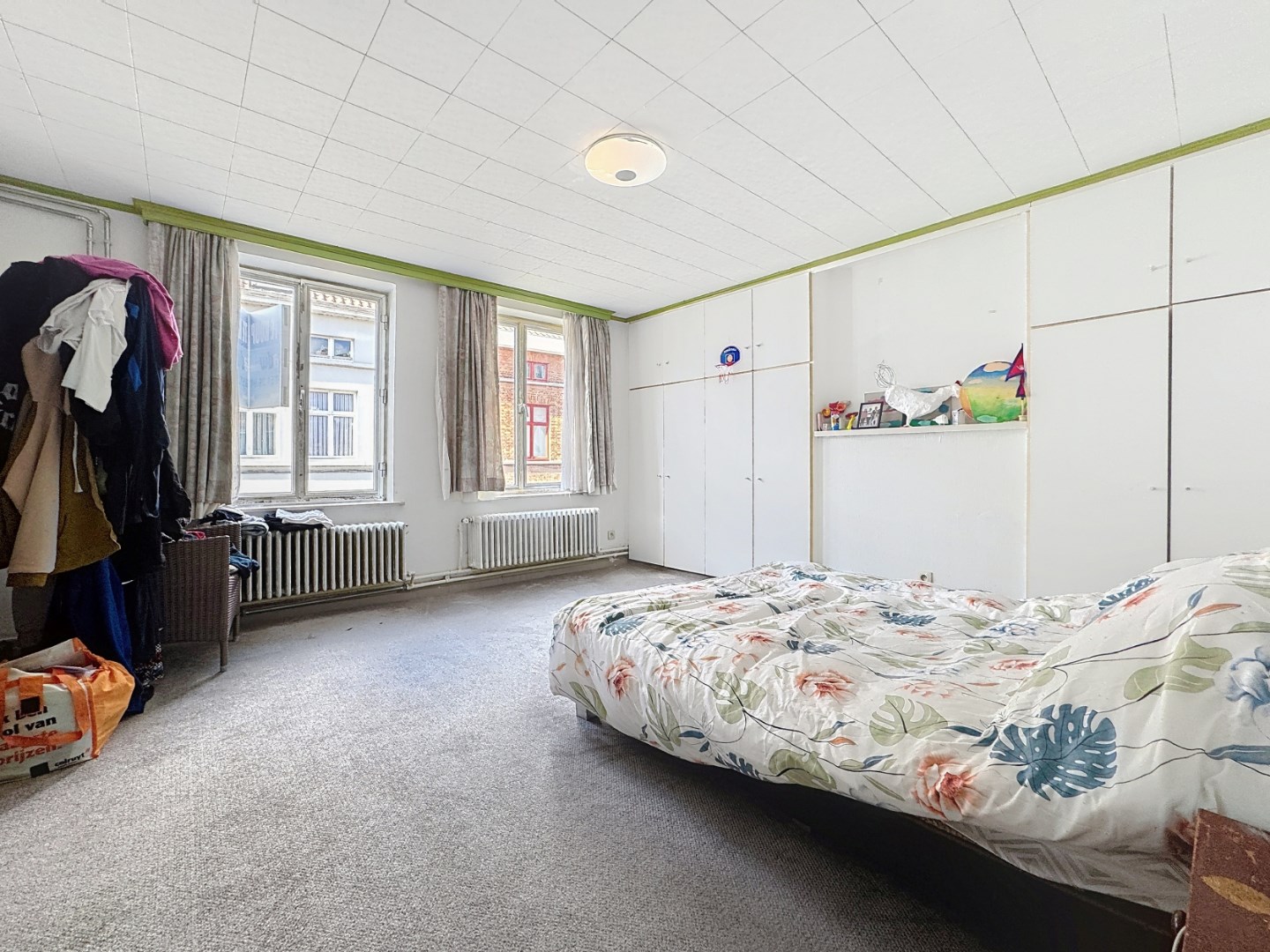 Ruime standaard rijwoning met 4 slaapkamers in het historische Brugge 