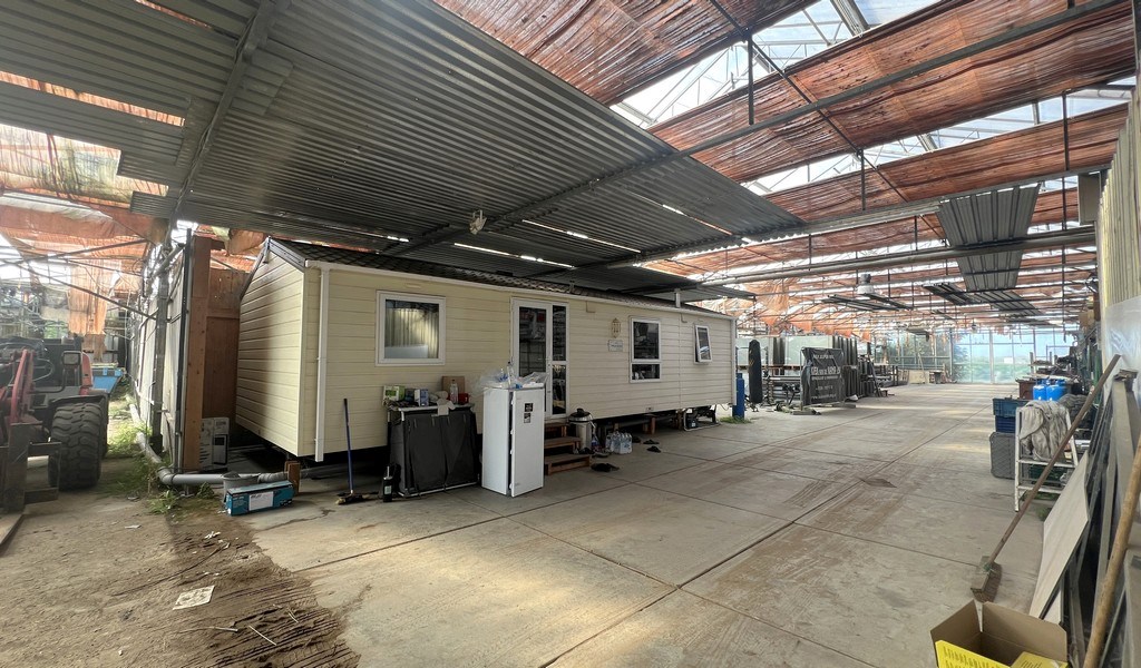 Agrarische grond met serres te koop in Merelbeke