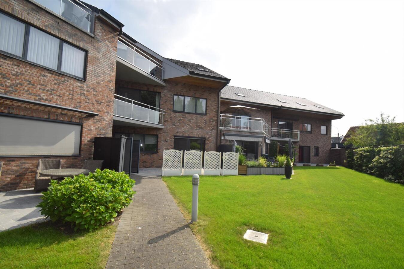 Ruim en comfortabel appartement op gelijkvloers met zonnig terras uitgevend op gemeenschappelijke tuin 