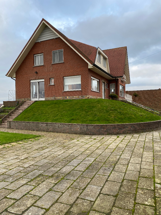 Alleenstaande woning met 4 slaapkamers te Leke 