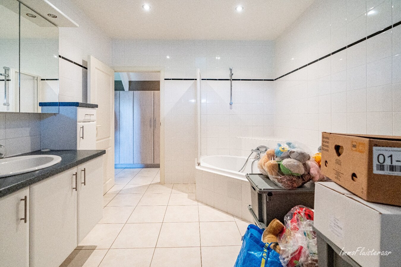 Hoogwaardig afgewerkte villa met stalgebouw en aanpalende weides op ca. 1,7 ha  te Herenthout 