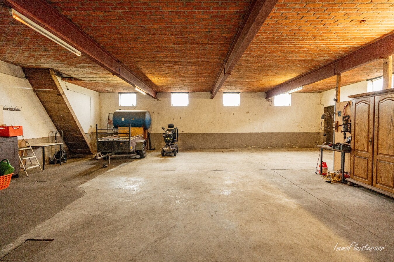 Karakteristieke hoeve met grote schuur op ca. 2 ha te Hoogstraten (Aankoop extra overliggend weiland van ca. 4 ha mogelijk) 