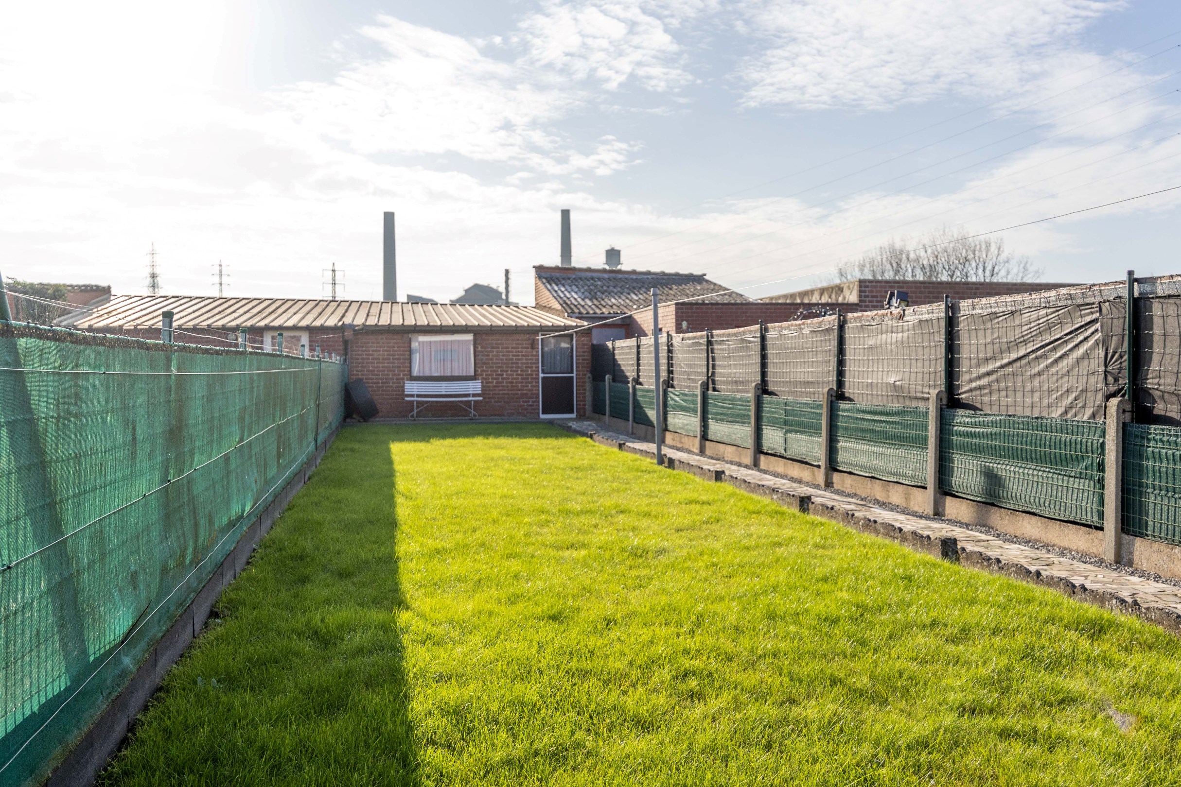 WONING MET GARAGE EN UITWEG 