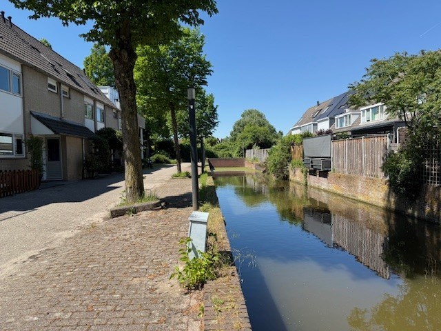Royale hoek-eengezinswoning met 155 m&#178; wooncomfort en 5 kamers, riante tuin en dakterras. 