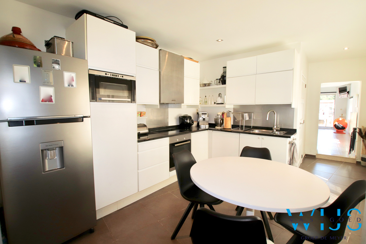 Tof woonhuis op een ideale locatie in OOSTEEKLO ! 