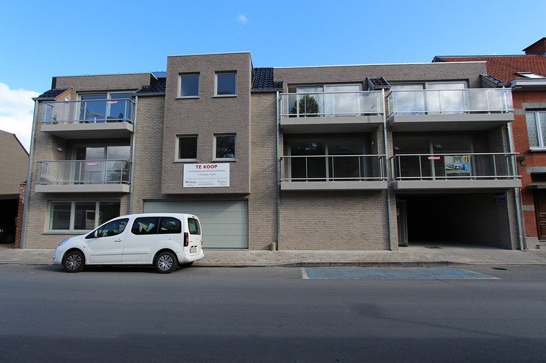 Nieuwbouwappartement op de eerste verdieping midden te Roeselare 
